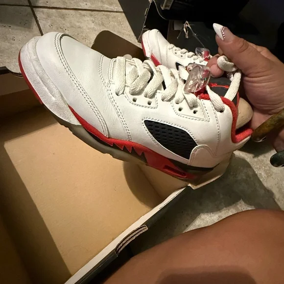 Jordan Air 5 Retro Low - White, Red, Black - Picture 4 of 5